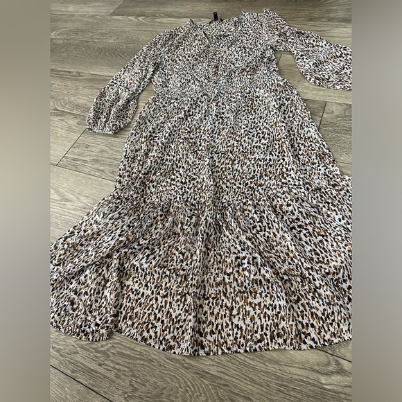 π Pleated Midi Dress β Cheetah Print π - Picture 5 of 13
